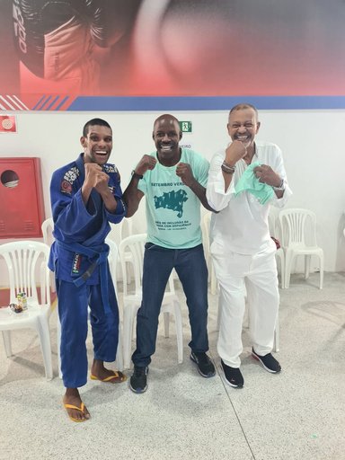 Representantes do IODDEB durante visita ao Centro de Boxe e Artes Marciais Waldemar Santana